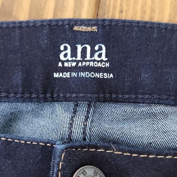a.n.a. A new approach. Like New.  Size 10. Skinny. - Picture 5 of 8